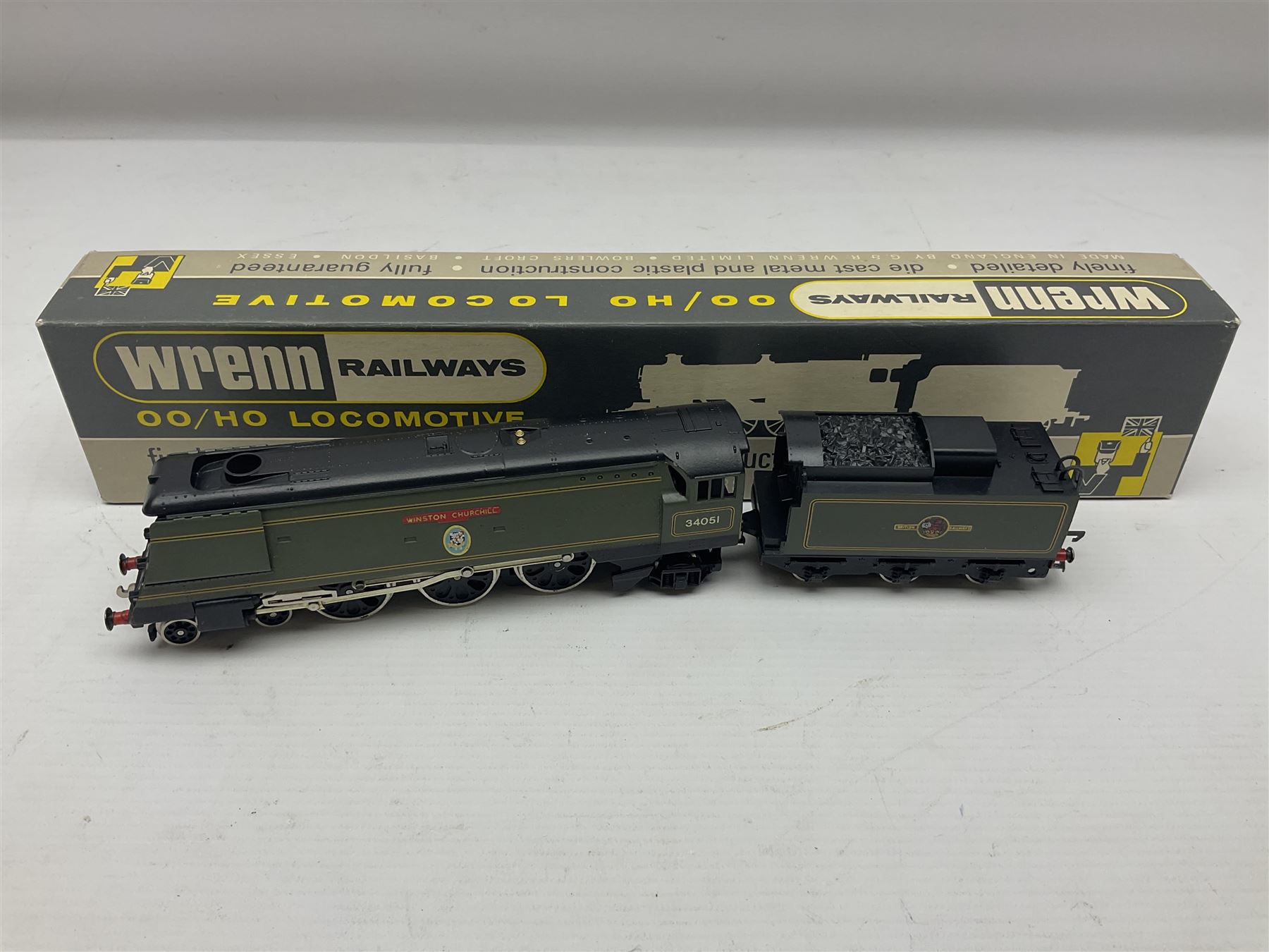 Wrenn '00' gauge - Streamlined Bulleid Pacific 'Battle of Britain' 4-6-2 locomotive 'Winston Churchill' No.34051 in BR Green; boxed with instructions