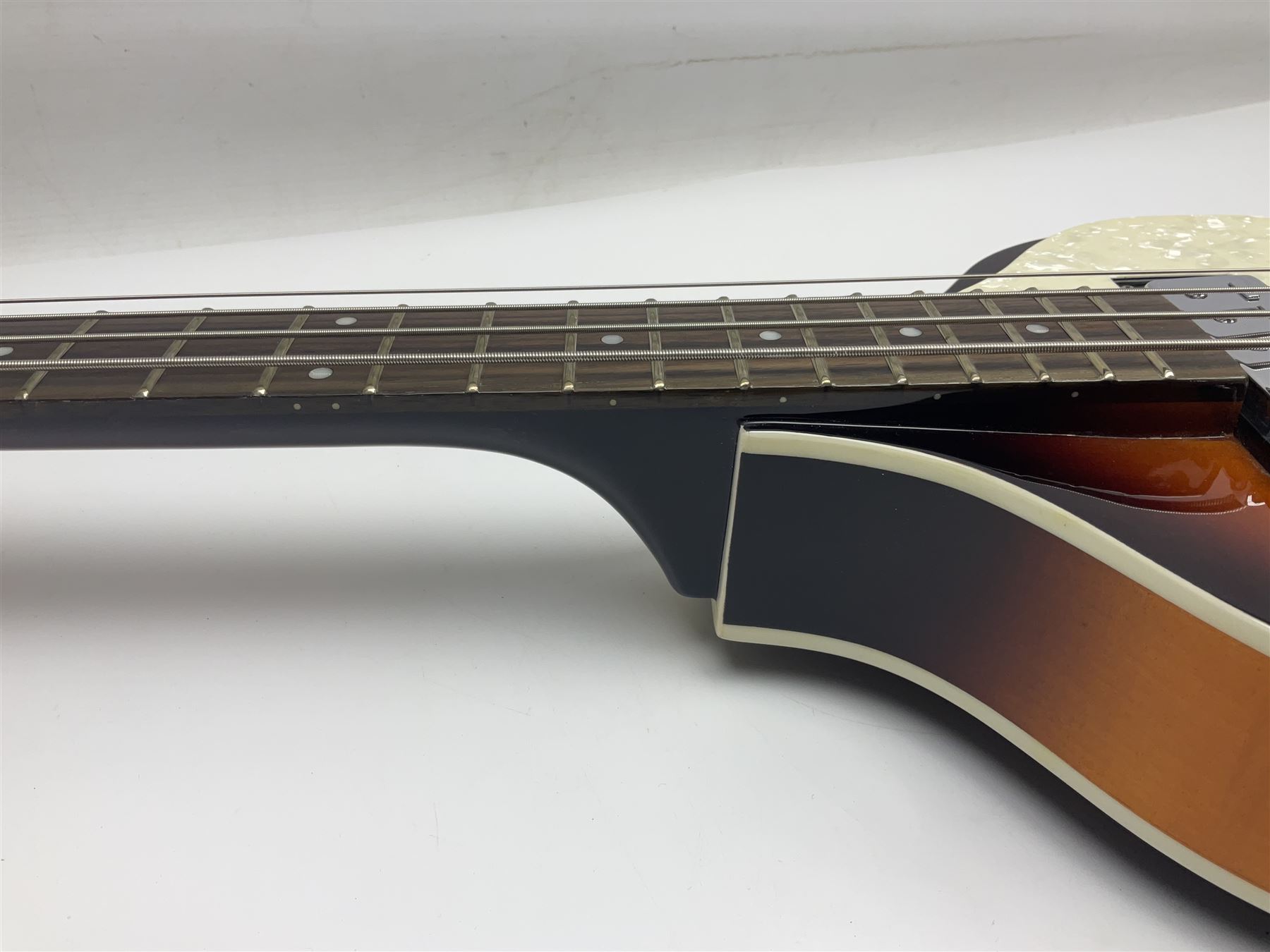 Hofner B-Bass Hi-Series electric bass guitar with sunburst finish L110cm; in Thomann fitted case