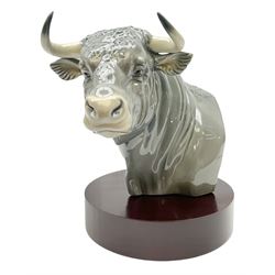 Lladro bust, The Bull, modelled as a bust of a bull, in original box, no 5545, year issued 1989, year retired 1991, H16.51cm
