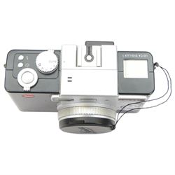Leica Digilux 1 digital camera serial no. 2792820, with Vario-Summicron 1:2.0-2.5/7-21 ASPH lens, in Leica leather carry case 