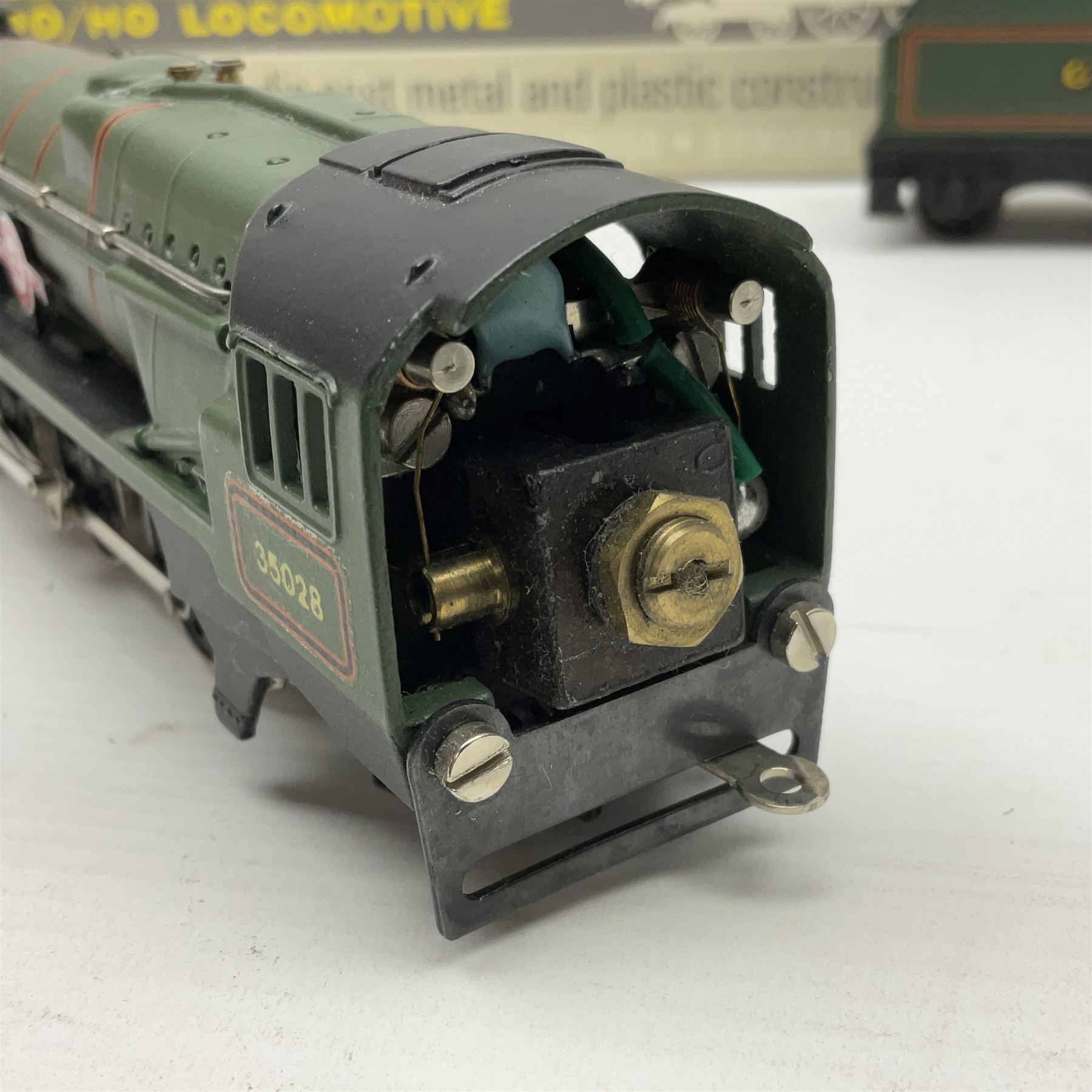 Wrenn '00' gauge - Rebuilt Bulleid Pacific Merchant Navy Class 4-6-2 locomotive 'Clan Line' No.35028 in GW Green; boxed with instructions