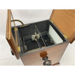 Mahogany tabletop Stereo viewer, with four Valentine Blancherd stereograph views of London, H32cm