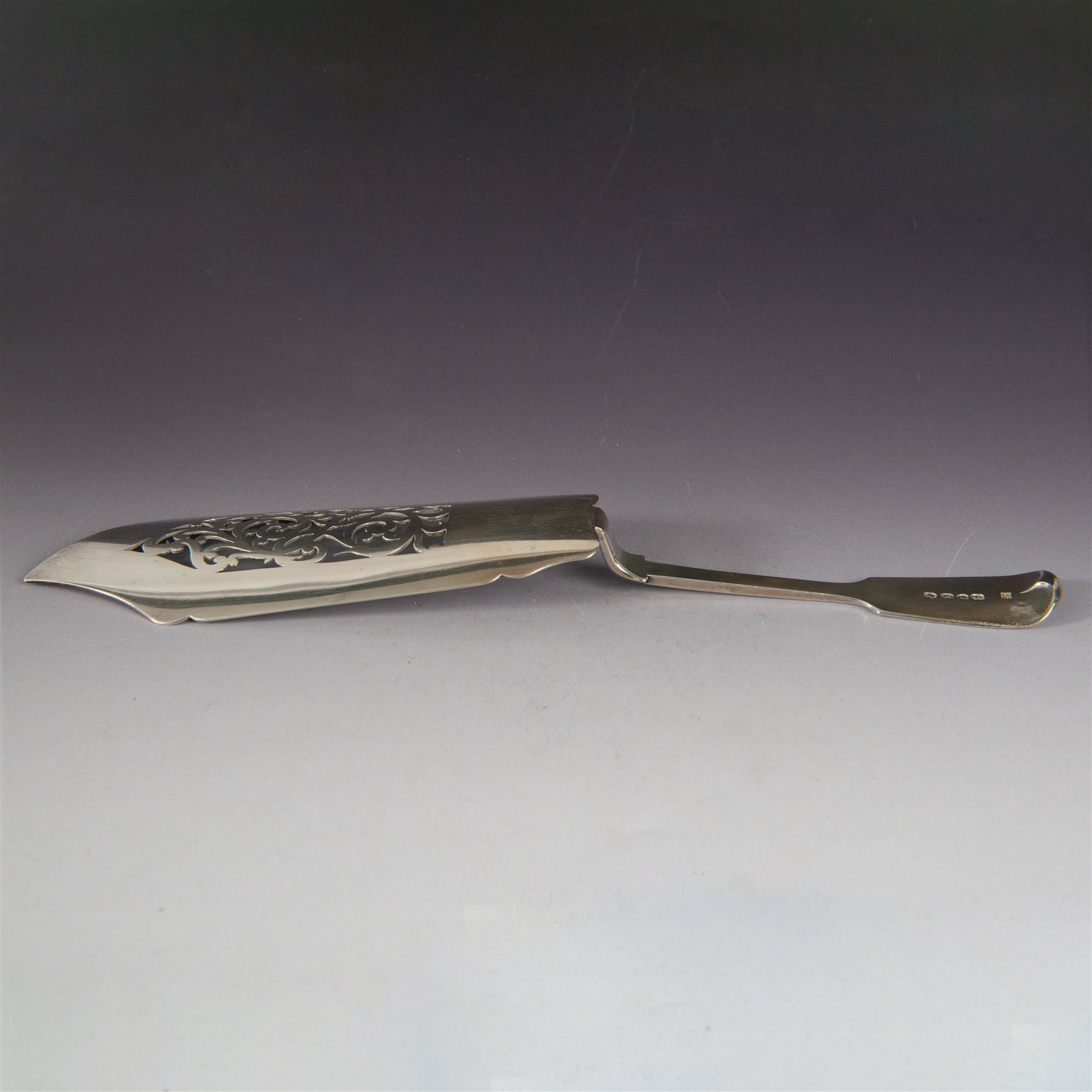 Victorian silver Fiddle pattern fish slice, with pierced blade, hallmarked John & Henry Lias, London 1846