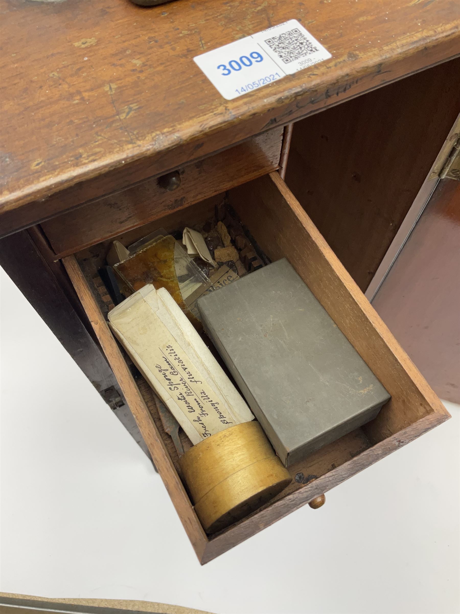 19th century Henry Crouch lacquered brass and black monocular microscope inscribed 'H. Crouch 51 London Wall London 476' with rack and pinion focusing H36cm, in fitted mahogany carrying case with extra lenses, twenty-six predominantly annotated prepared glass slides by W. Watson, Richard Suter, Wheeler, Thomas Groves etc including one marked Prize Medal Paris 1867, eight Walter White prepared card mounted slides and five original packets of C.J. Watkins unprepared specimens.