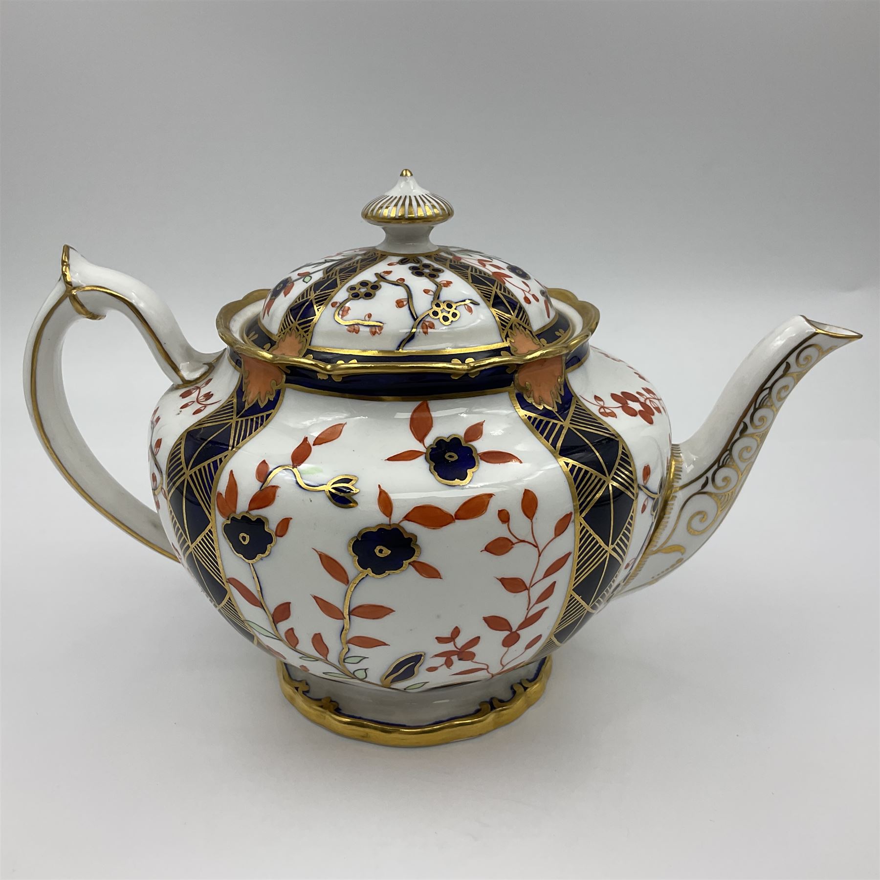 Early 20th century Royal Crown Derby teapot, decorated in a variant of the Imari pattern with blue and red prunus blossoms, with printed mark beneath including illustration date code for 1927, H14cm
