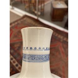 Chinese Kangxi porcelain vase, of baluster form painted in underglaze blue with seated figures and attendants, with fence, rockwork and leafy bamboo branches, with concentric circles mark beneath, H22.5cm