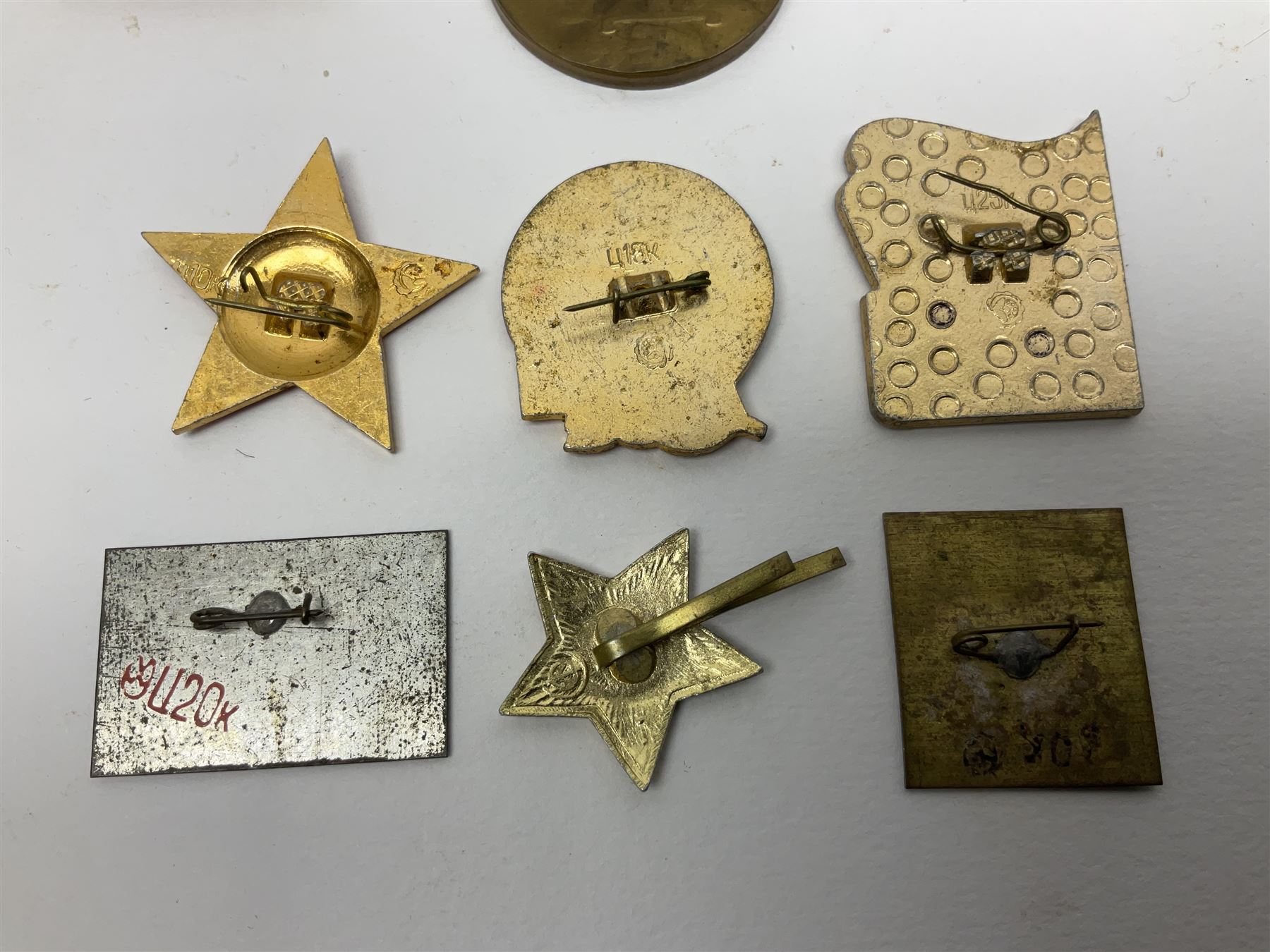 Five WW1 French medals comprising Medaille Militaire Gallantry Award, two Croix de Combattant, Medaille Commemorative Francais 1914-18 and a Patriotic Medal; together with small quantity of Russian badges etc