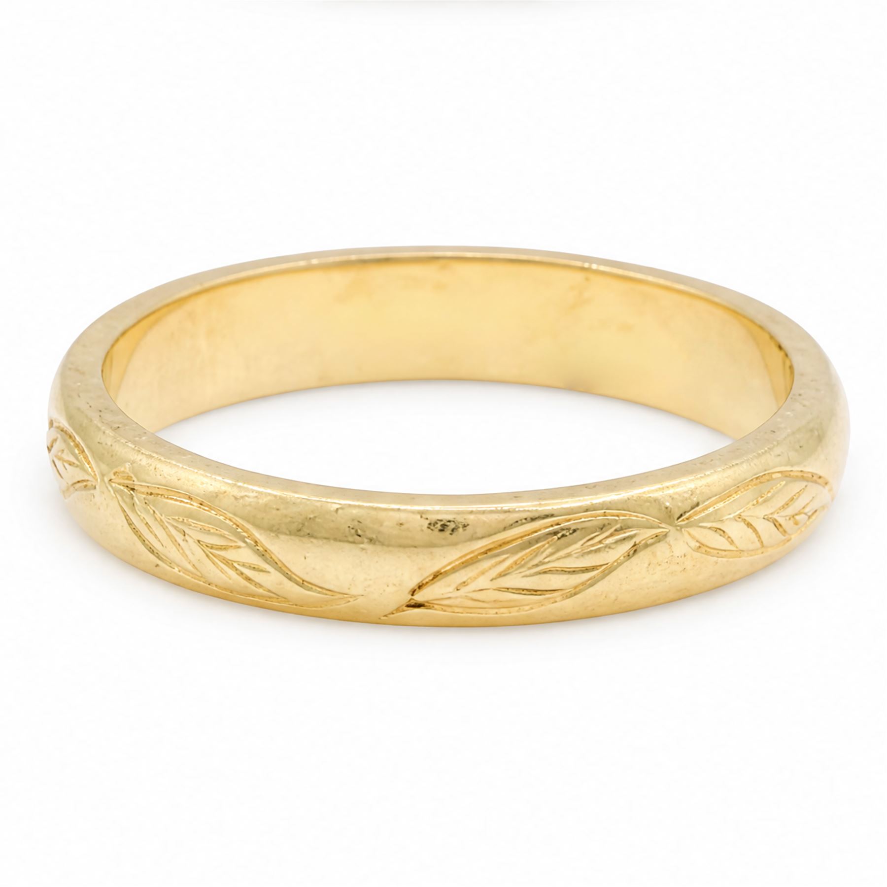 18ct gold wedding band with leaf engraved decoration 