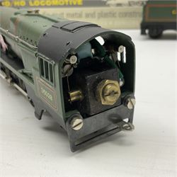 Wrenn '00' gauge - Rebuilt Bulleid Pacific Merchant Navy Class 4-6-2 locomotive 'Clan Line' No.35028 in GW Green; boxed with instructions