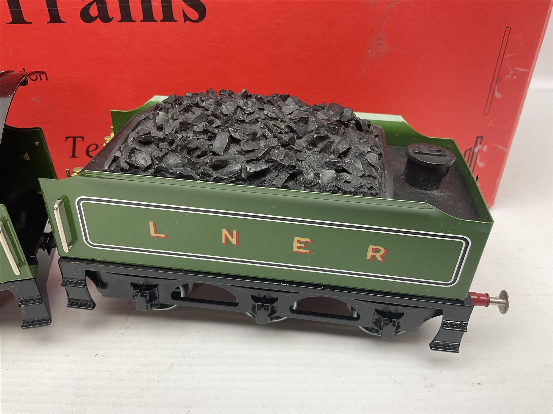 Ace Trains '0' gauge - E3 '2006 Celebration Class' 4-4-0 tender locomotive No.2006 in LNER green; boxed with original packaging and instructions.