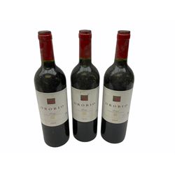 Mixed wine including three bottles of Orobio 2005 Rioja, 750ml, 13%vol etc, five bottles, various contents and proofs