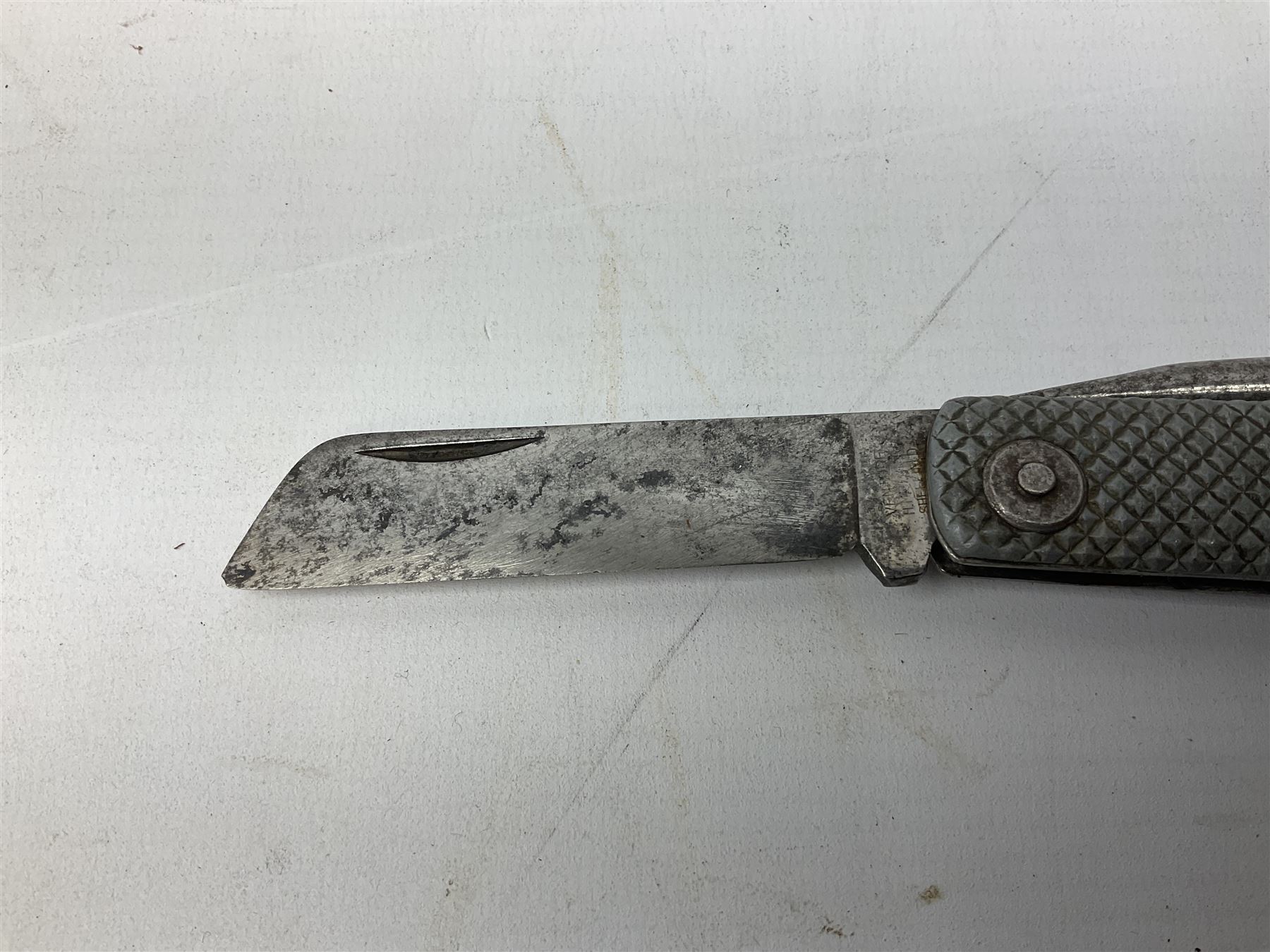 WW2 British army folding jack/clasp knife, the blade marked A.H. Bisby & Co Ltd Sheffield with broad arrow and date 1944, marlin spike and can opener; and British Navy seaman's rope pocket knife, the blade marked Venture H.M. Slater Sheffield (2)