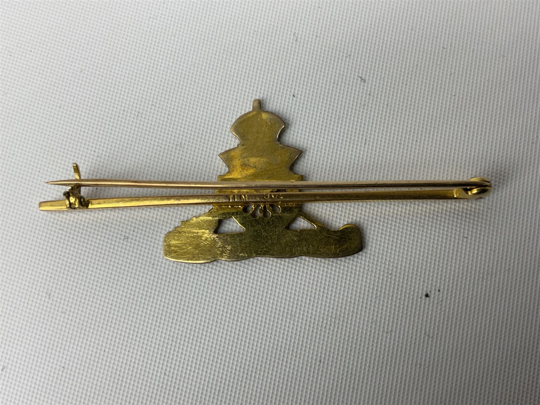 Royal Artillery 9ct gold and enamel sweetheart brooch in original box; together with Royal Artillery shoulder title, brass badges and buttons; and WW2 Defence Medal in issue box to 232775 addressed to Mrs. J.M. Morgan