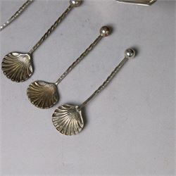 Set of four late Victorian silver open salts, of octagonal part fluted form, with four clam shell spoons, hallmarked Colen Hewer Cheshire, Birmingham 1896, salts H4cm, contained within fitted case