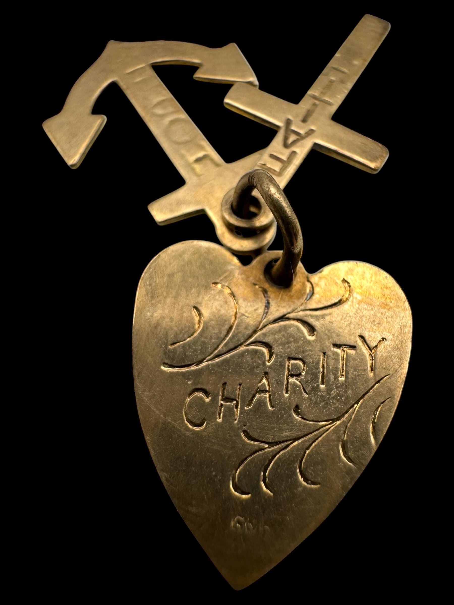 9ct gold jewellery including gate bracelet, two charms and two chains