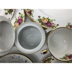 Royal Albert Old Country Roses pattern dinnerwares, to include four dinner plates, four cups and saucers etc, together with Noritake tea service 