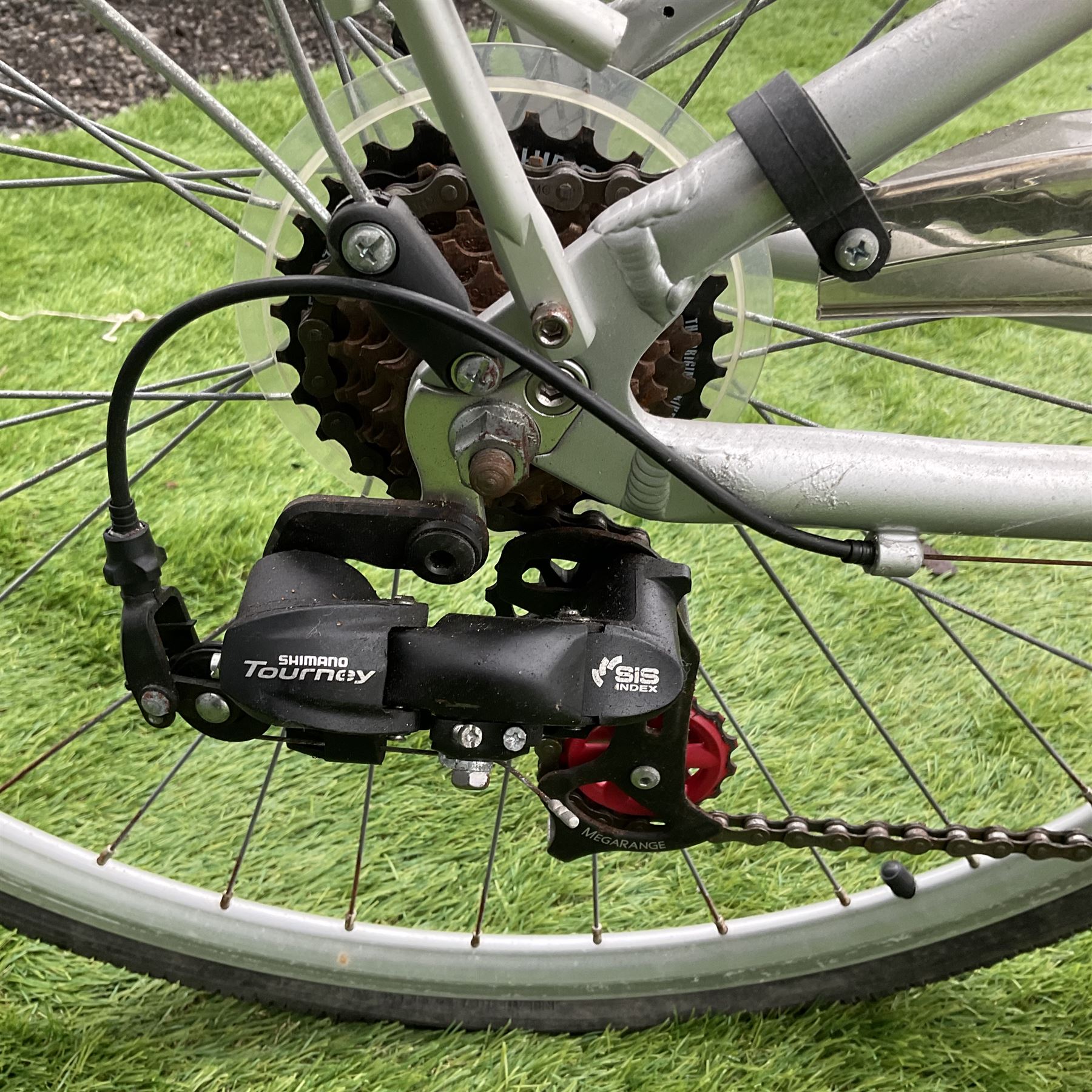 Raleigh air lite bike, padded brakes shimano gear shifters  - THIS LOT IS TO BE COLLECTED BY APPOINTMENT FROM DUGGLEBY STORAGE, GREAT HILL, EASTFIELD, SCARBOROUGH, YO11 3TX