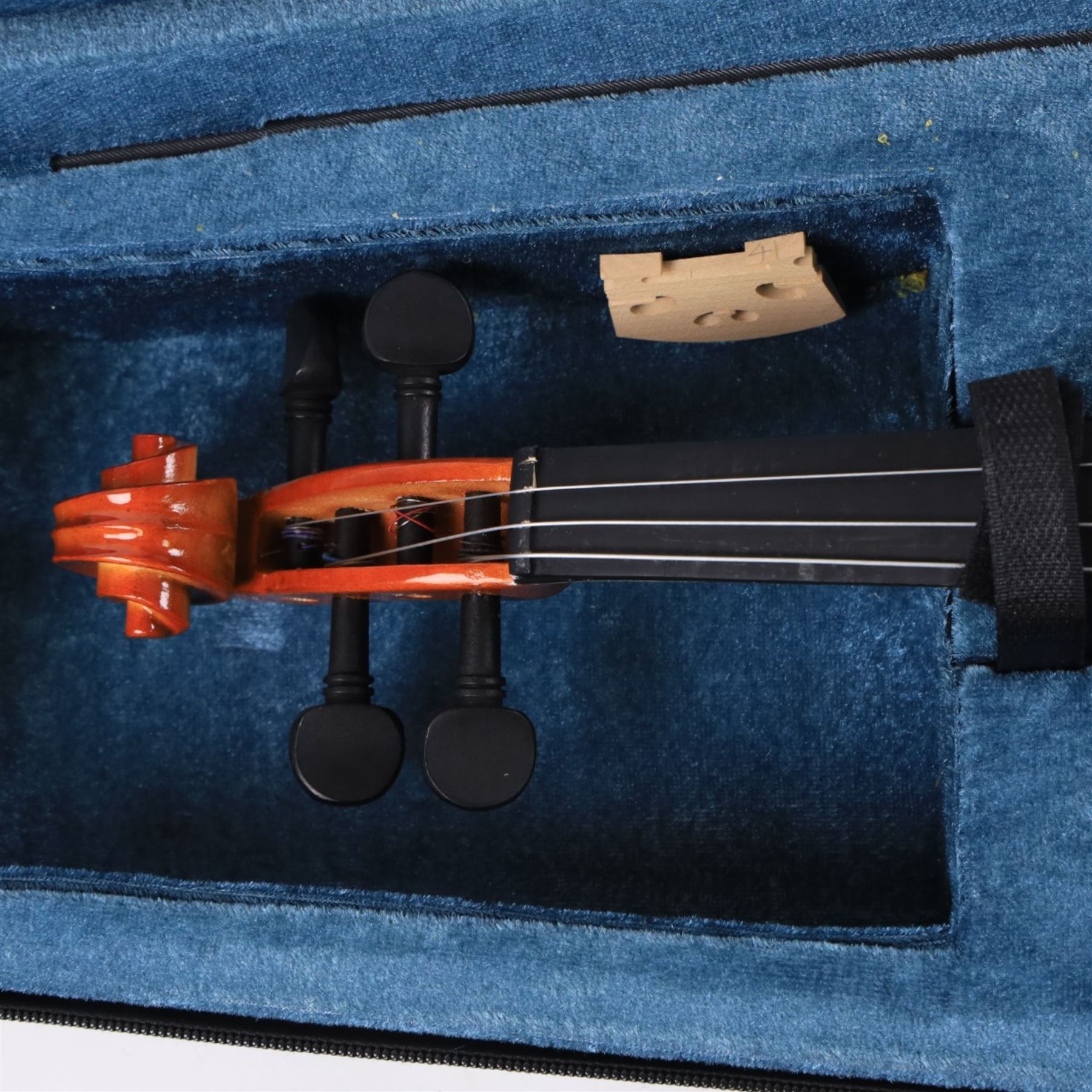 Modern 4/4 violin, in fitted carry case with bow