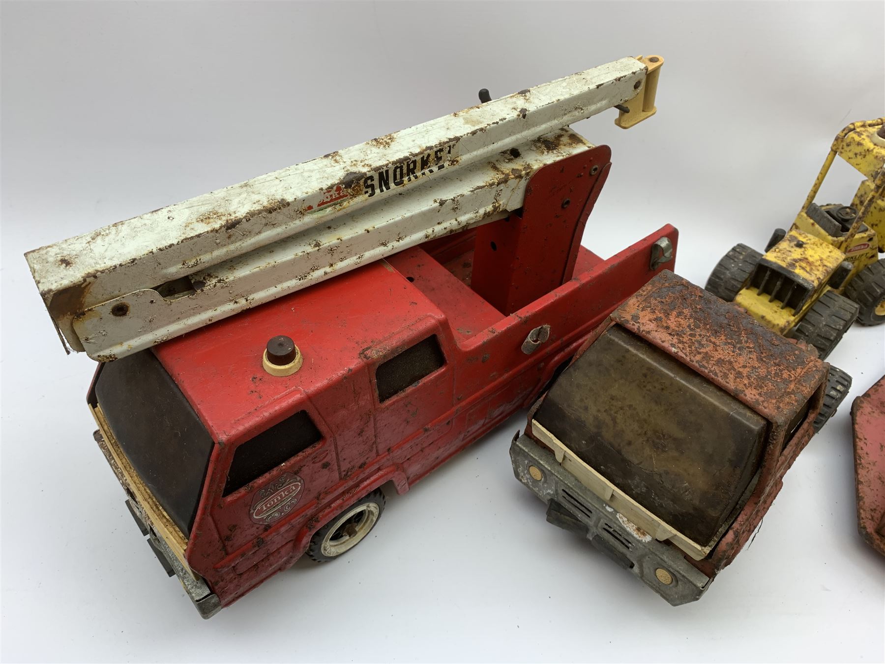 Five Tonka metal vehicles - Simon Snorkel mobile crane, Fork Lift truck, Low Loader, Refuse Wagon and Mobile Crane (5)
