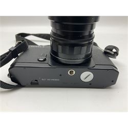 Voigtlander Bessa-R rangefinder camera body, serial no. 00118622, with 'Voigtlander Nokton F 1.5 50mm' lens, serial no. 9960078 and 'Voigtlander Ultron 35mm F 1.7' lens, serial no.9050024 