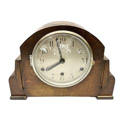 Oak cased Perivale mantel clock, H22cm