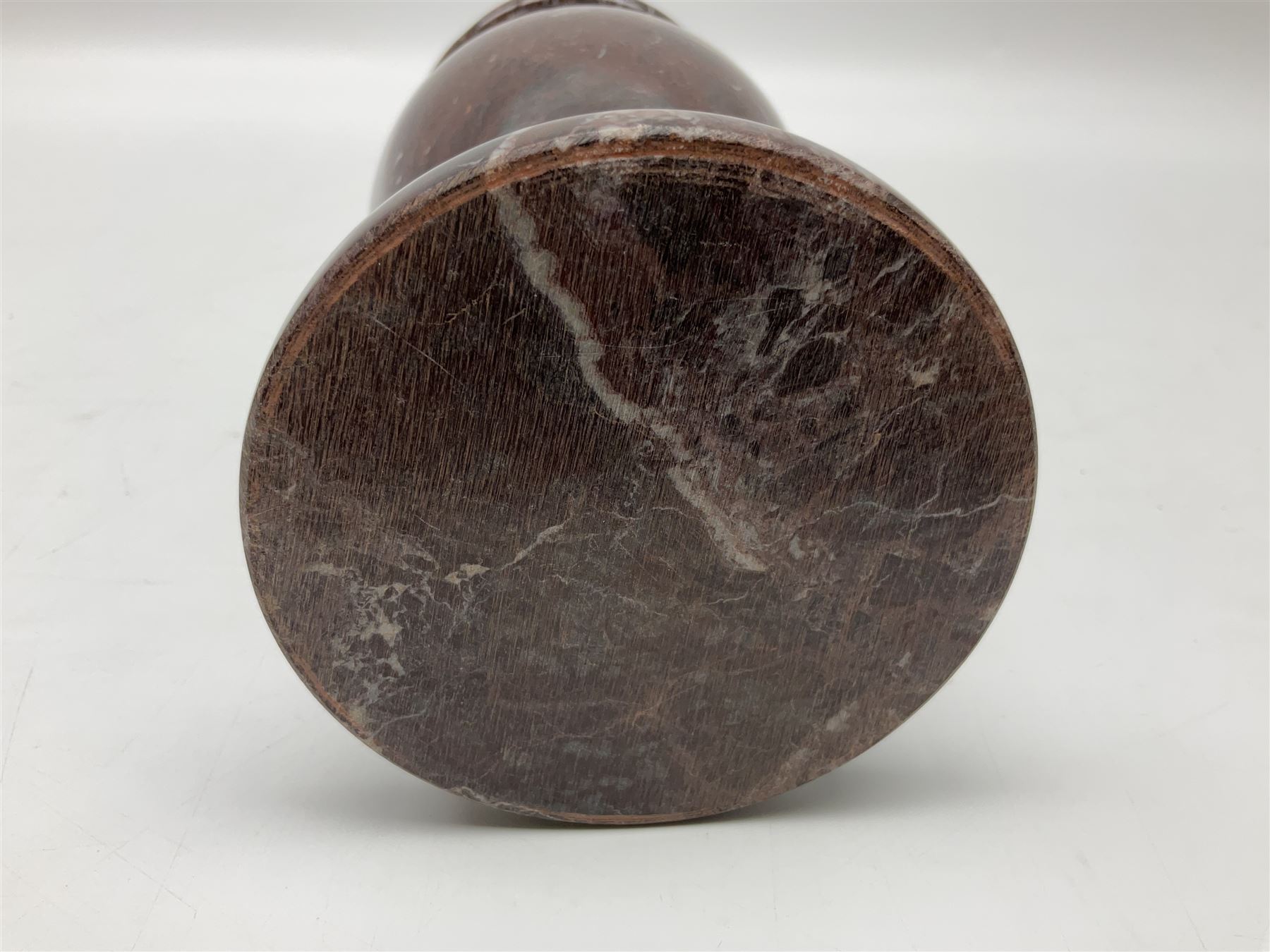 Red marble vase, of baluster form upon a stepped foot, H20cm 