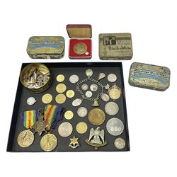 Two World War I Victory medals, charm bracelet, two military badges, John F Kennedy commemorative coin and collection of other coins and jewellery, etc 
