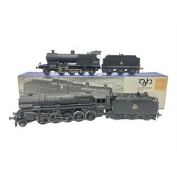 ‘00’ gauge - kit built S&DJR/LMS/BR 2-8-0 no.53807 steam locomotive and tender, finished in BR black with DJH Models box; with further kit built Standard Class 9F 2-10-0 steam locomotive and tender no.92026 finished in BR black (2) 