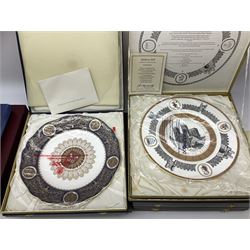 Fifteen collectors plates, to include Spode Golden Jubilee HM The
Queen, Spode Official Bi-Century Derby, set of four Spode British Steam-The Years of Glory, Mulberry Hall The Viking, Spode The St.Davids, etc, all in original boxes with certificates  