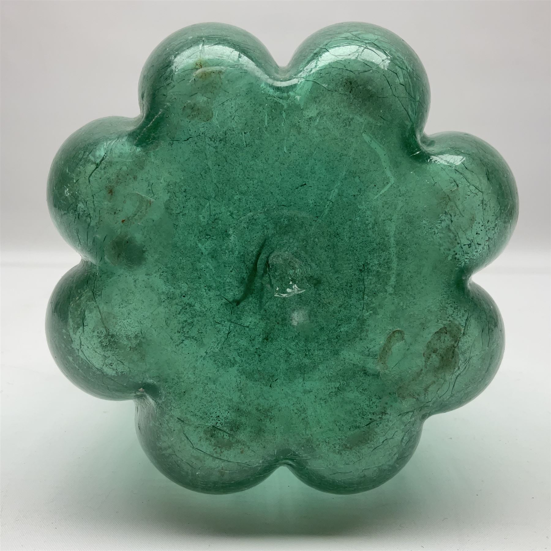 Murano green glass vase in the style of Barovier and Torso, the crackle design styled as a gourd with a fluted rim, H32cm