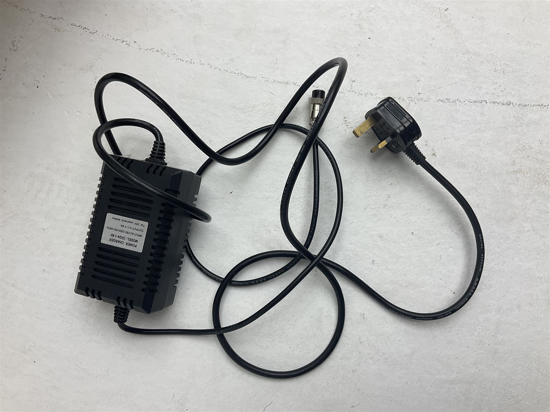 E-Scooter yellow electric 2-wheel scooter with seat and charger L106cm