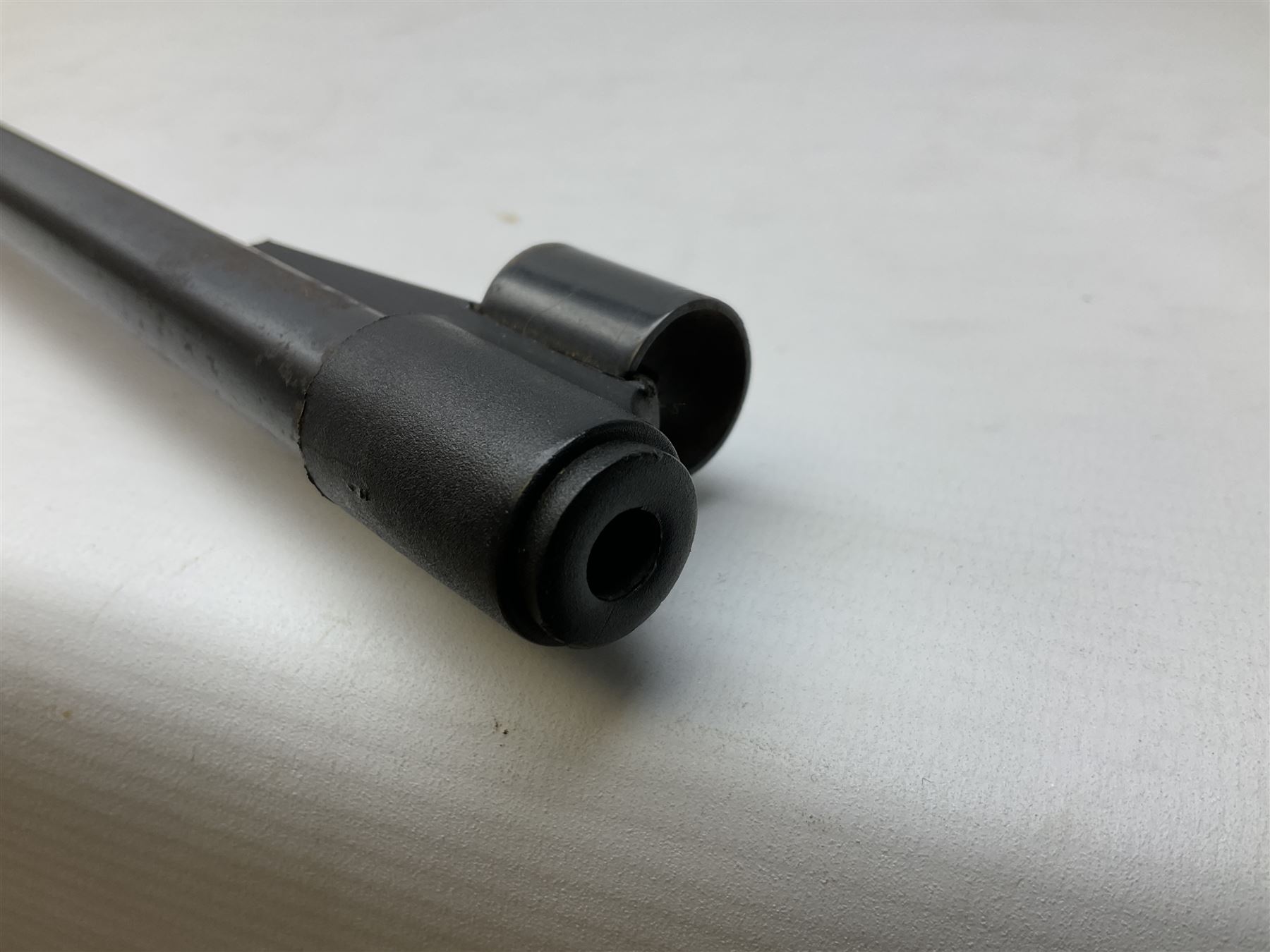 Gamo Magnum 2000 .22 air rifle with break barrel action and trigger guard safety, serial no.2106207 L109cm; in gun sling