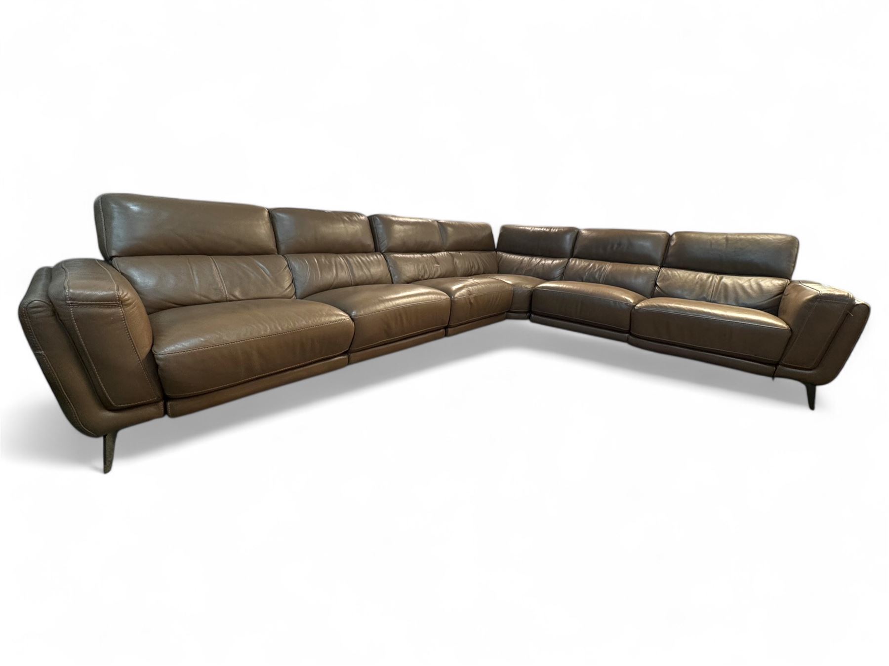 San Antonio six-seat corner reclining sofa, upholstered in pecan leather, modular design with battery-operated reclining function, supportive backrests and deep seat cushions, on chrome supports