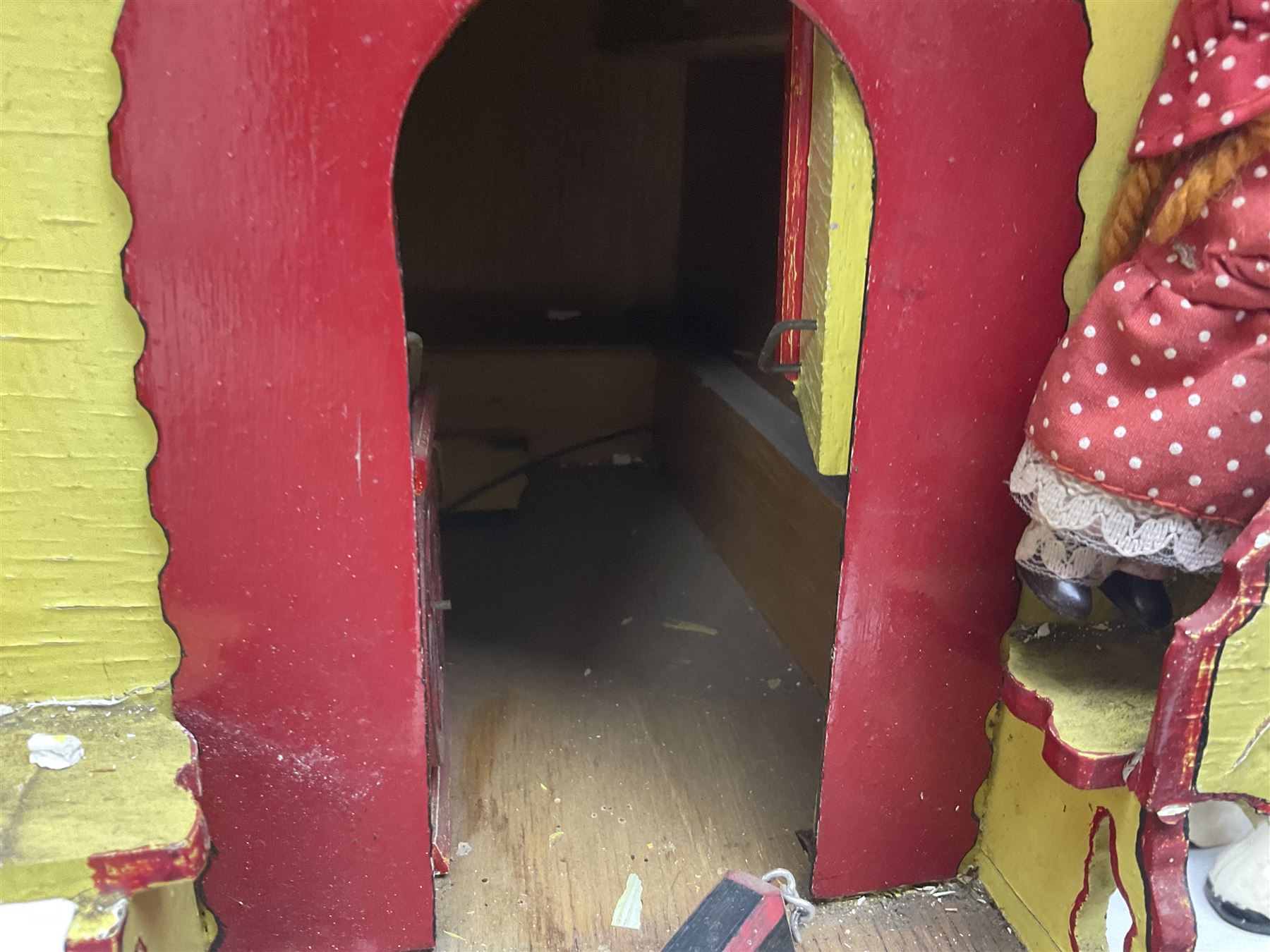 Two ceramic shire horse and gypsy caravans, together with horse brasses 