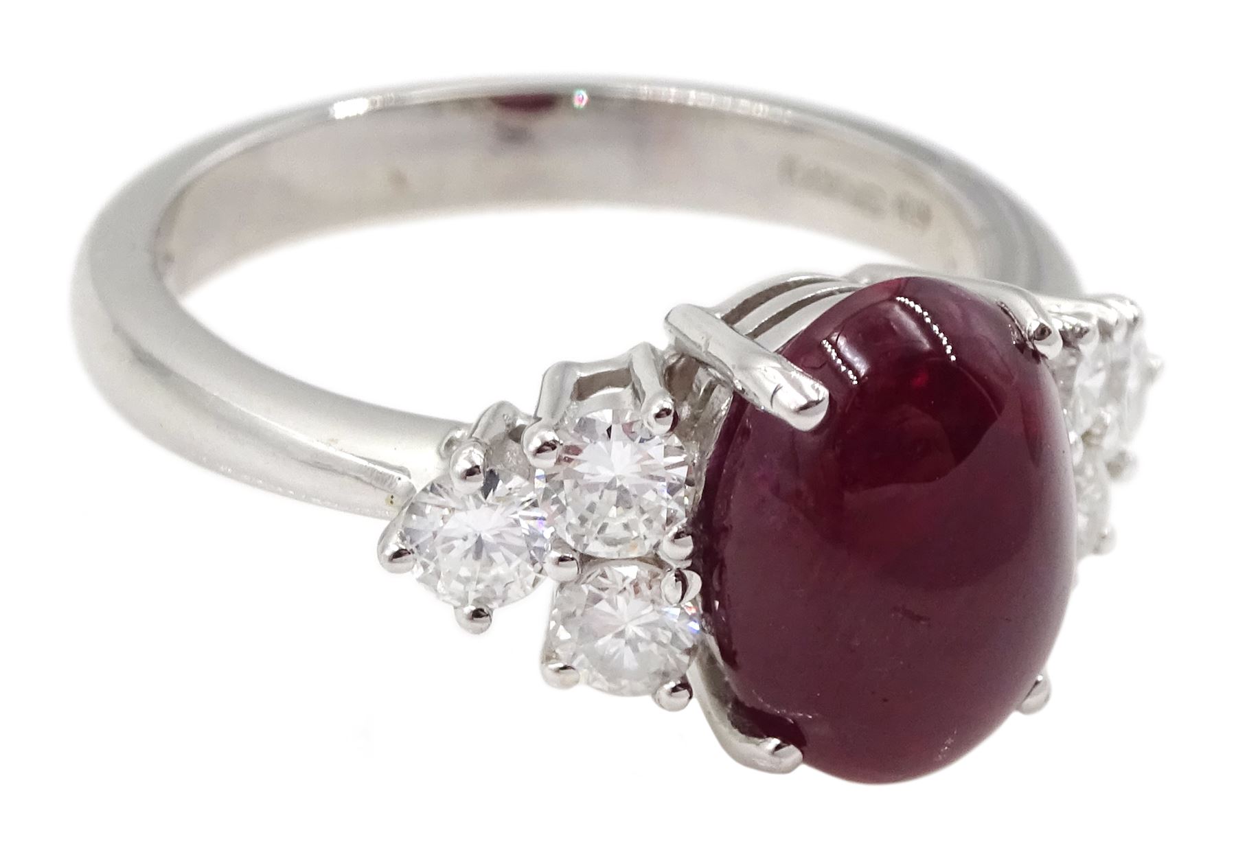 18ct white gold cabochon ruby ring, set with three round brilliant cut diamonds either side, hallmarked, ruby approx 3.20 carat, total diamond weight approx 0.55 carat