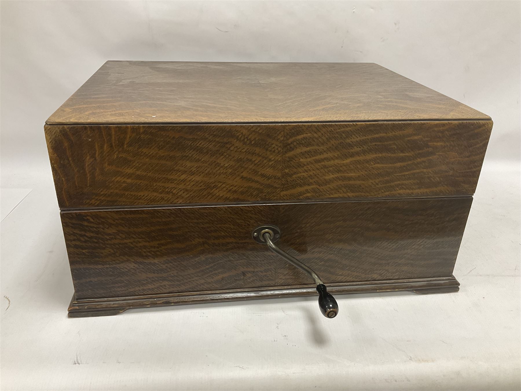 His Master's Voice Lumiere Gramophone, model no. 460 c1925, oak cased table top model with 12