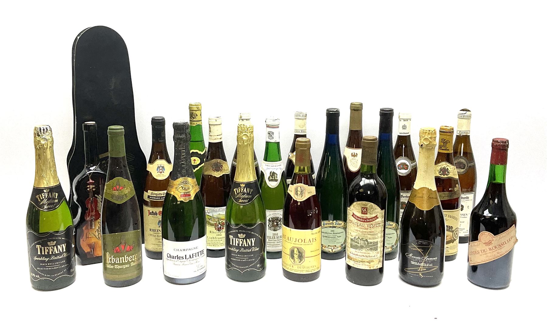 Mixed alcohol including Tiffany sparkling British wine 75cl, 8.5%vol, Les Brillesoleil de Julien Damoy Cotes Du Roussillon 70cl, Pieroth Blu 1991 Qualitatswein Nahe 750ml, 9.5%vol etc, various contents and proofs, 21 bottles