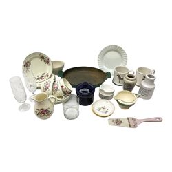 Quantity of glass and ceramics to include Wedgwood 'Mirabelle' patterned plates, Wedgwood tea wares glassware etc