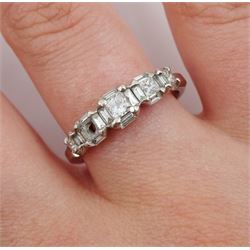 18ct gold graduating princess cut diamond ring, hallmarked