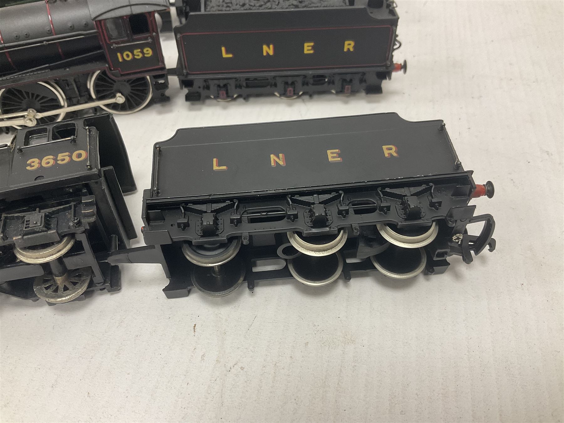 Bachmann ‘00’ gauge - six model steam locomotives comprising J72 Class 0-6-0 no.68723 in BR green; Class 3F 0-6-0 no.47310 in BR black; Gresley V2 Class 2-6-2 locomotive and tender no.3650 in LNER black; Class B1 4-6-0 locomotive and tender no.1059 in LNER black; Jubilee 6P Class 4-6-0 ‘Phoenix’ locomotive and tender no.45736 in BR green; Standard Class 5 4-6-0 locomotive and tender no.73014 in BR green; without boxes (6) 