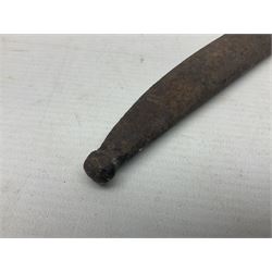 French 1866 pattern sabre bayonet with 57cm fullered steel curving blade dated 1875, in steel scabbard L71cm overall