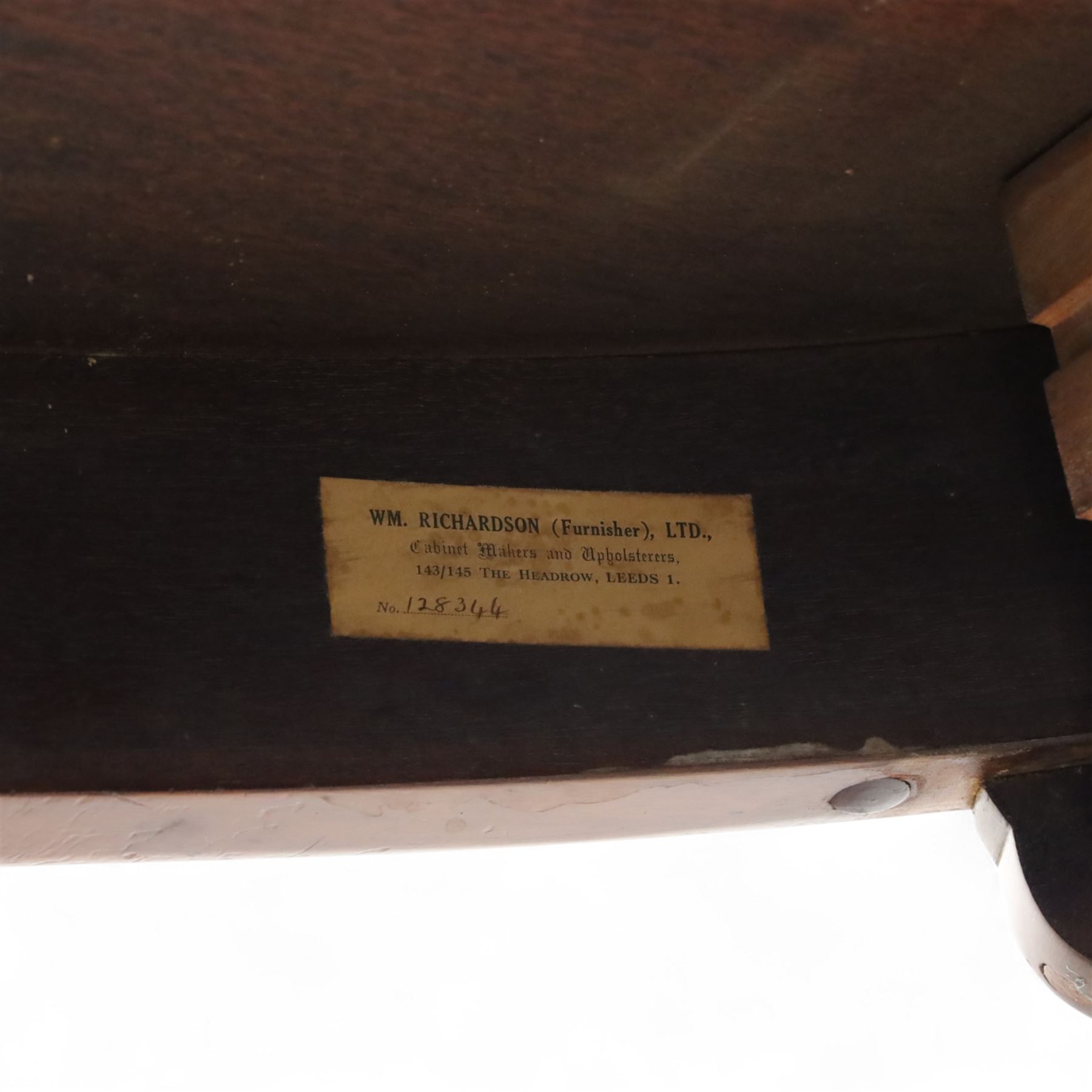 Early 20th century dining table, moulded oval top with gadroon carved edge, fitted with two additional leaves, raised on cabriole legs with shell carved knees and claw and ball feet