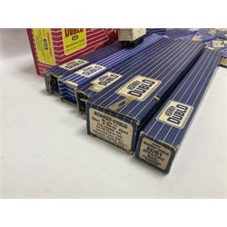 Hornby Dublo - 4620 Breakdown Crane; TPO Mail Van Set; D1 Level Crossing; Pullman cars and goods vans; with a large quantity of track to include straight and curved track, switch points and buffer stops; boxed and loose