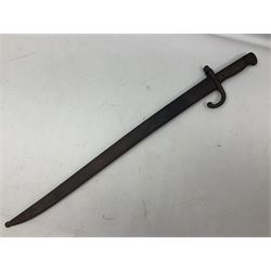 French 1866 pattern sabre bayonet with 57cm fullered steel curving blade dated 1875, in steel scabbard L71cm overall