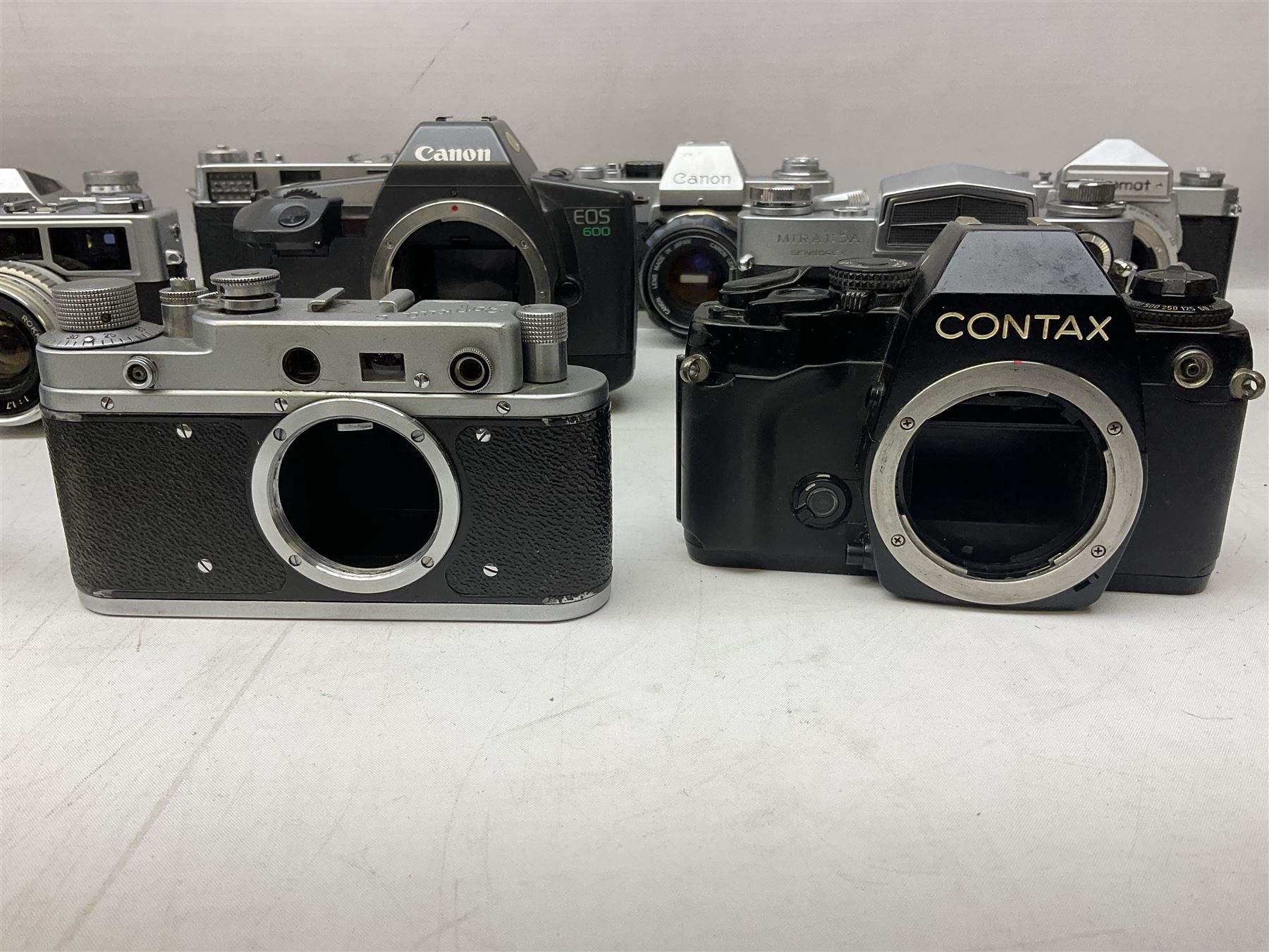 Collection of camera bodies and lenses, to include Contax 159mm, Pentacon FM, Miranda EE, Canon EXee, Praktica IV FB, 'Photax-Paragon 1:5 f=300mm no.312703' lens, 'Sirius MC Automatic 1:2.8 f=28mm, 52 No.934417 etc