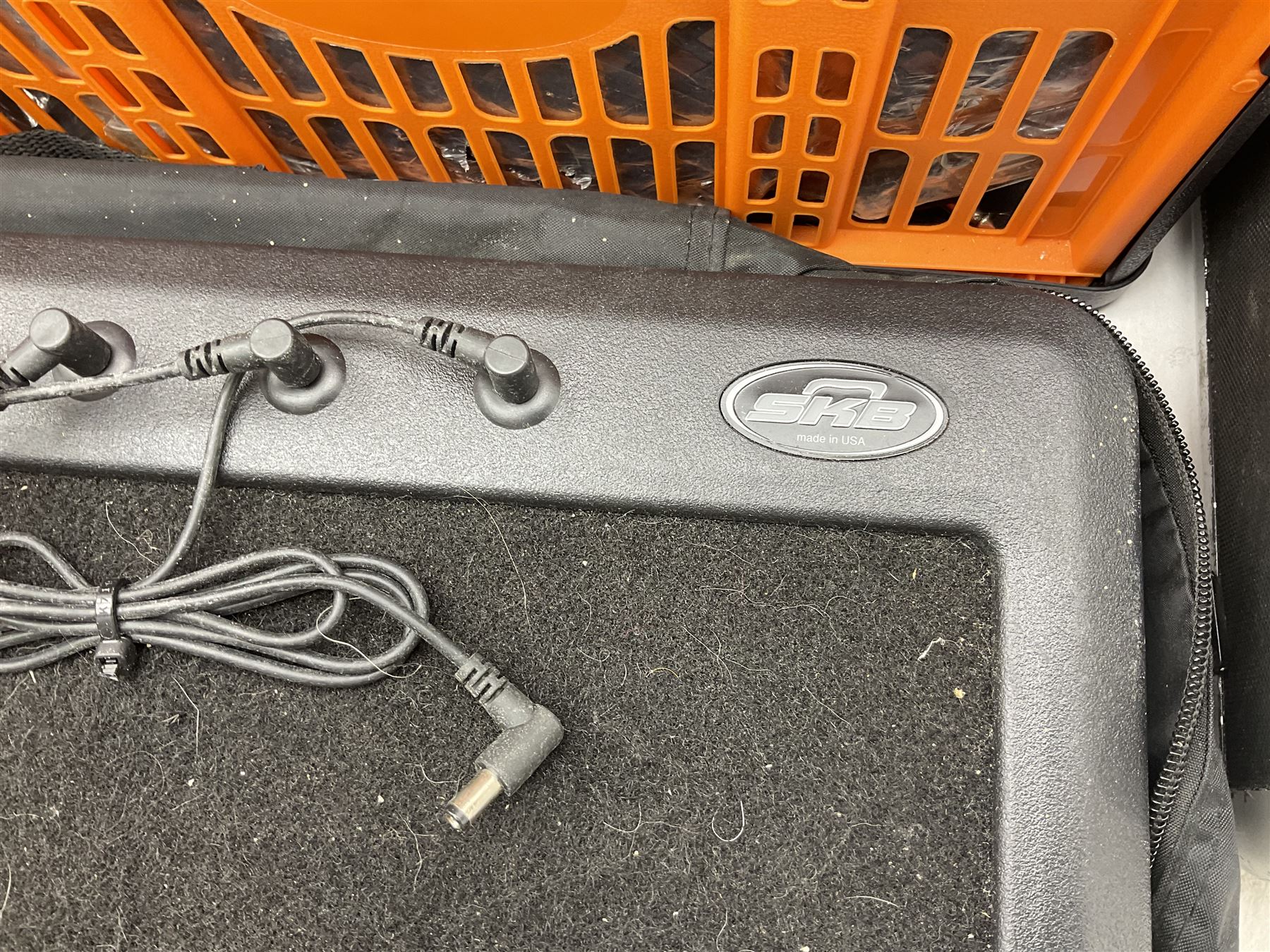 Alesis SR-16 drum machine, Neewer 48V phantom power supply, microphone stand, Genexxa microphone, quantity of jack to jack cables and other similar items