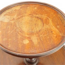 George III mahogany dumb waiter, three graduating circular tiers with moulded edges, turned column supports on tripod base, on castors 