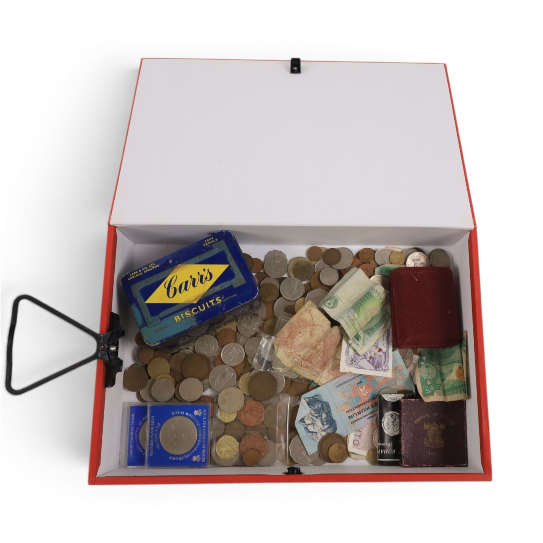 Collection of coins, banknotes and costume jewellery
