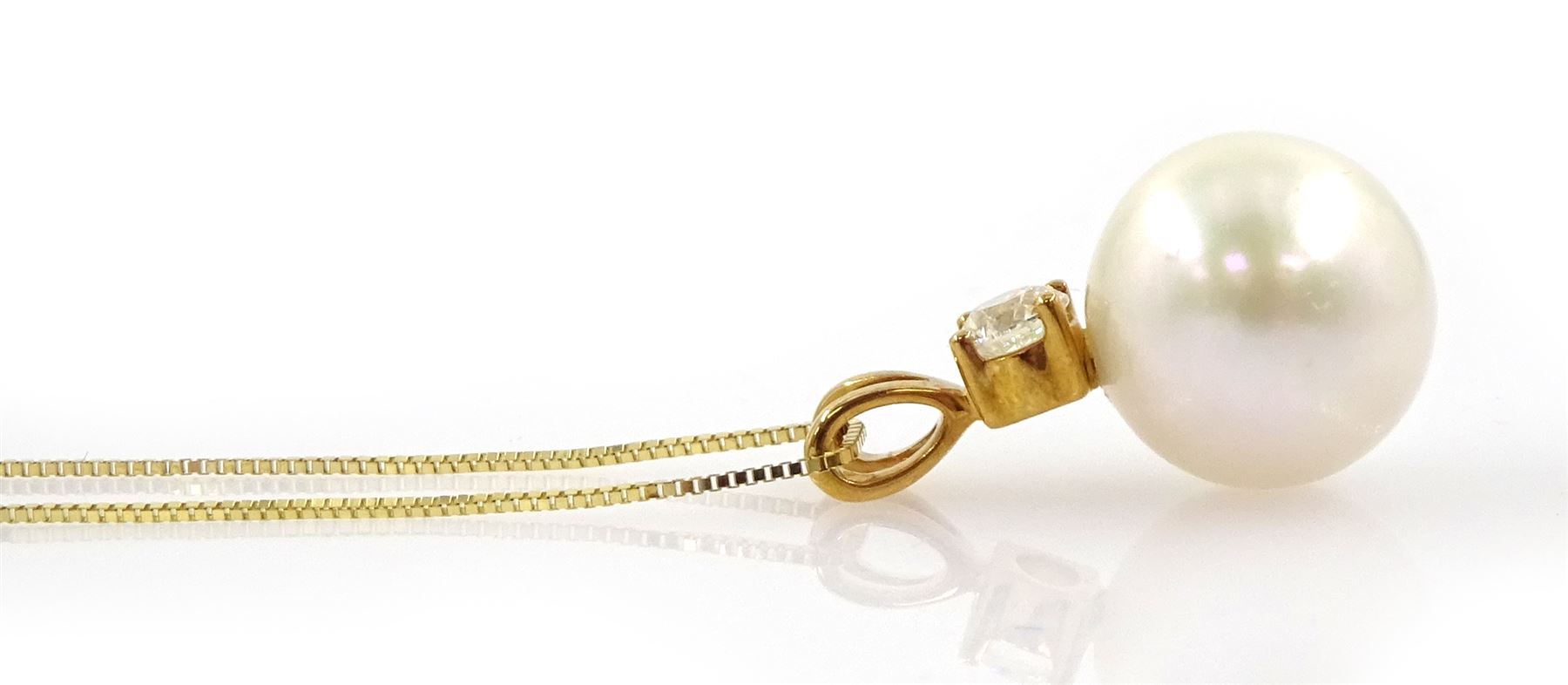 9ct gold cultured pearl and round brilliant cut diamond pendant necklace