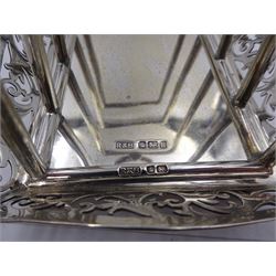 Edwardian silver five bar toast rack, with loop handle and crumb tray, the tray with pierced scroll rim, upon four compressed bun feet, hallmarked Roberts & Belk, Sheffield 1902, including handle H11cm
